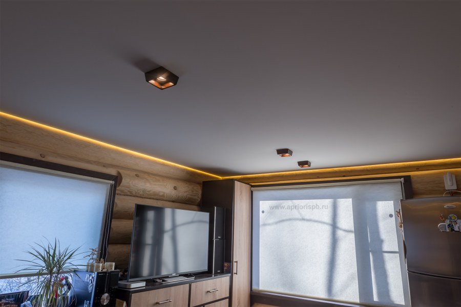 Разноцветный потолок из гипсокартона