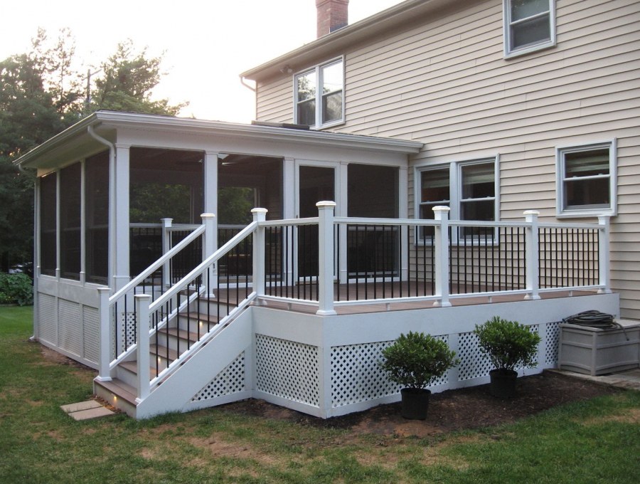 Веранда с высоким крыльцом