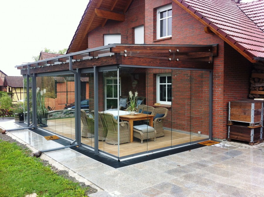 Небольшой дом с террасой