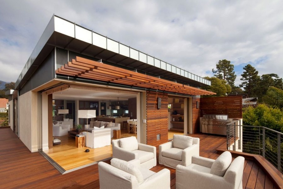 Коттедж с террасой на крыше