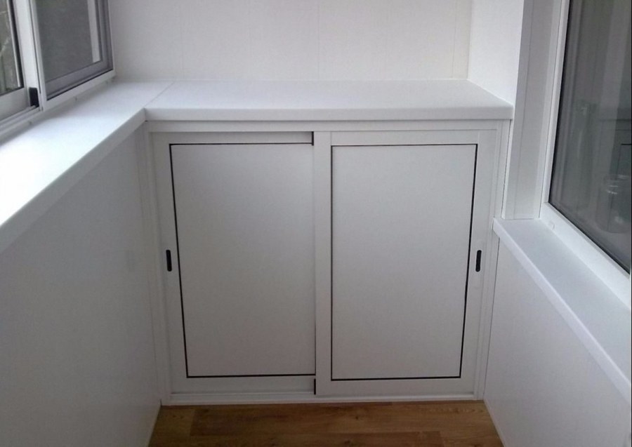 Встроенная полка в ванной