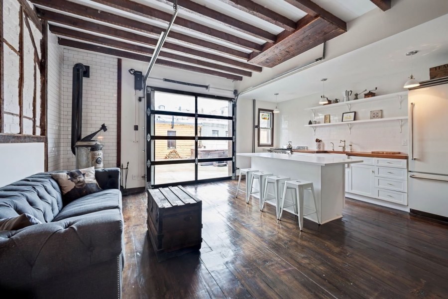 Загородный дом в стиле лофт светлые