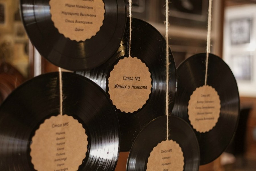 Украшение зала в стиле ретро