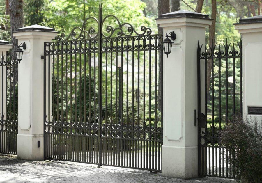 Кованый забор в английском стиле