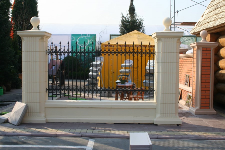 Забор с колоннами