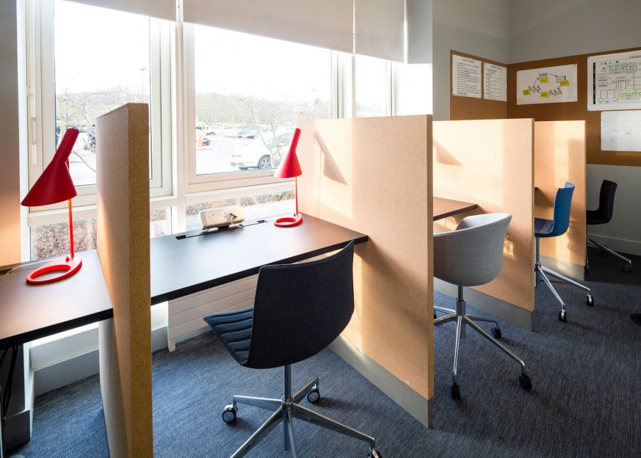 Рабочая зона в офисе