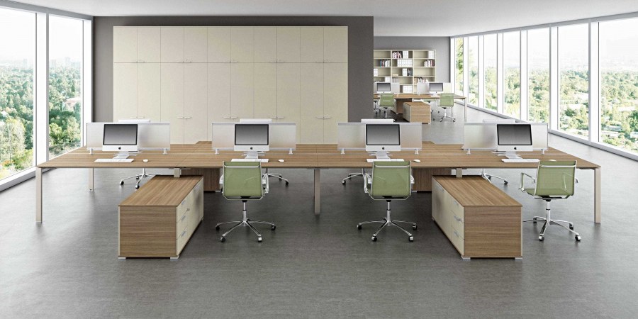 Стол в помещении