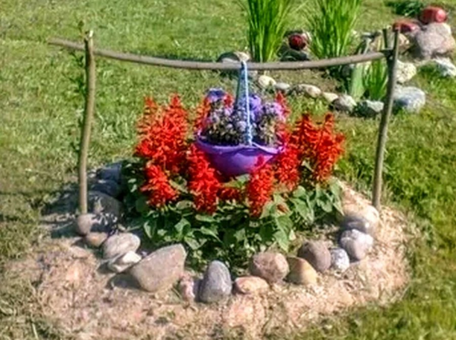 Клумба в виде костра