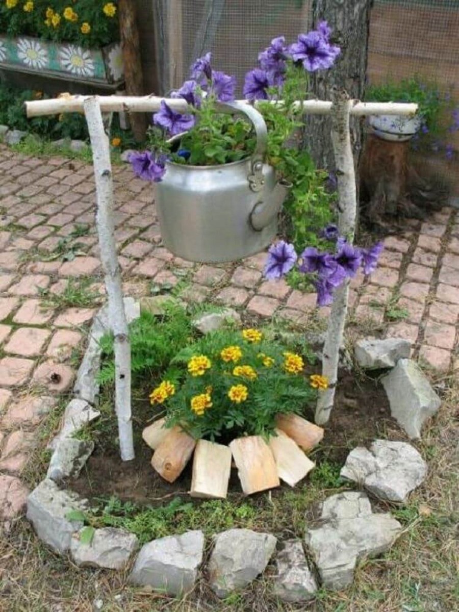 Клумба в приствольном круге