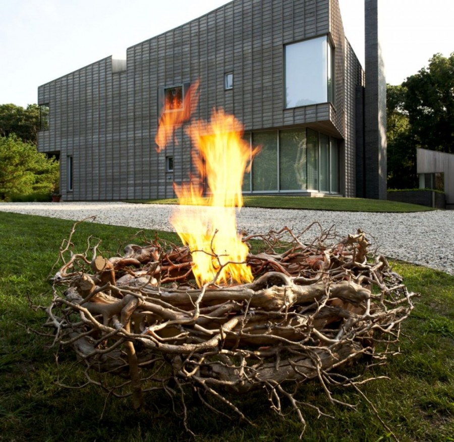 Садовый очаг «костёр-куб»