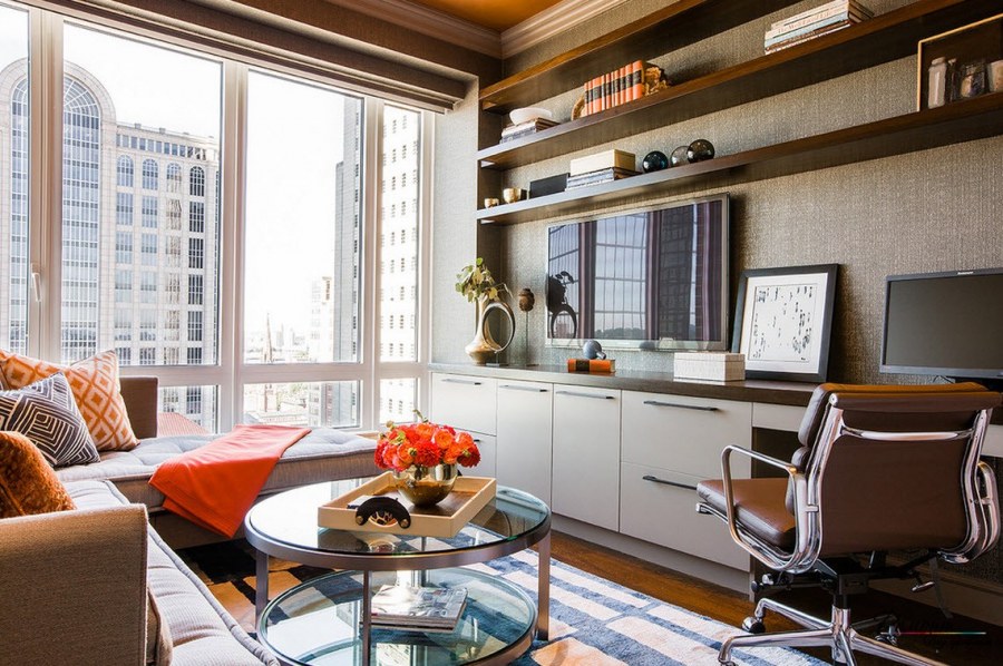 Маленькая гостиная с панорамными окнами