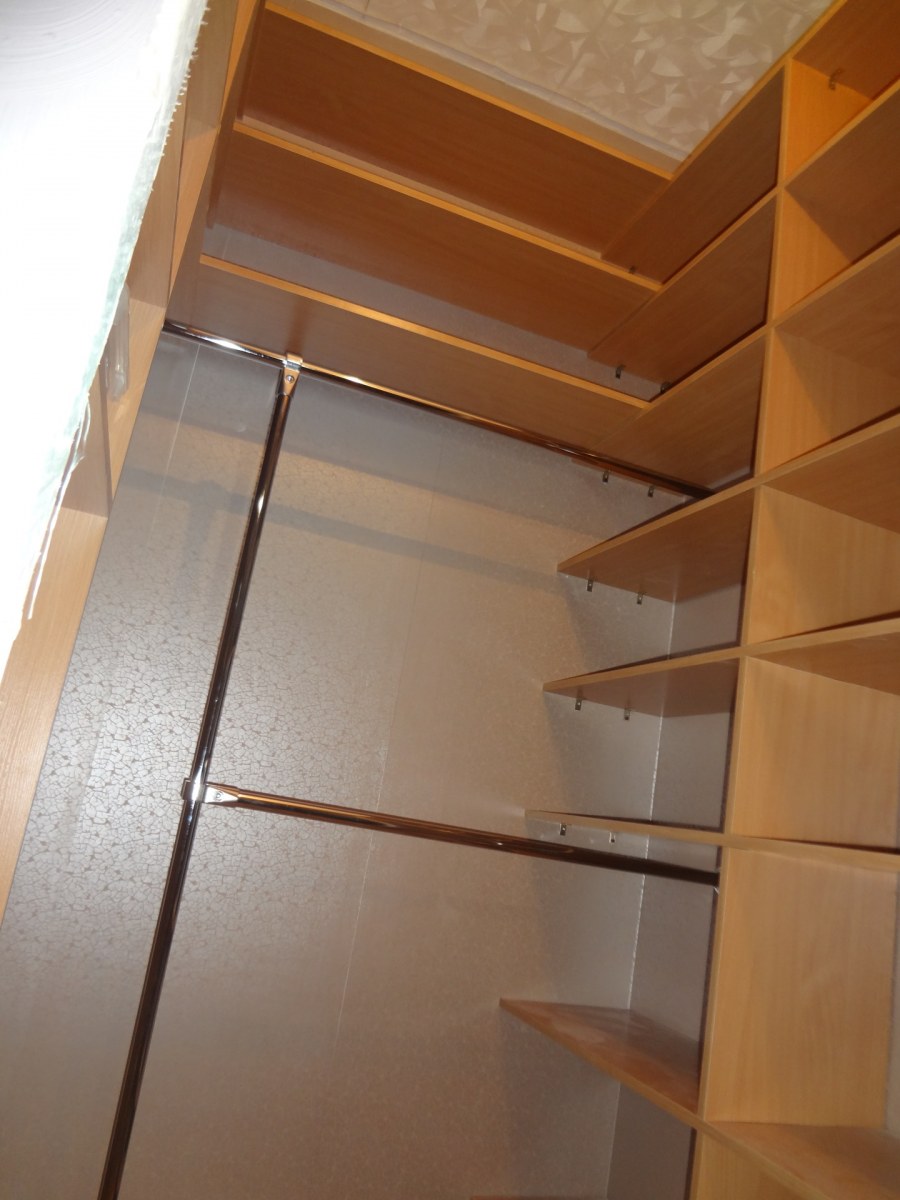 Узкая кладовка