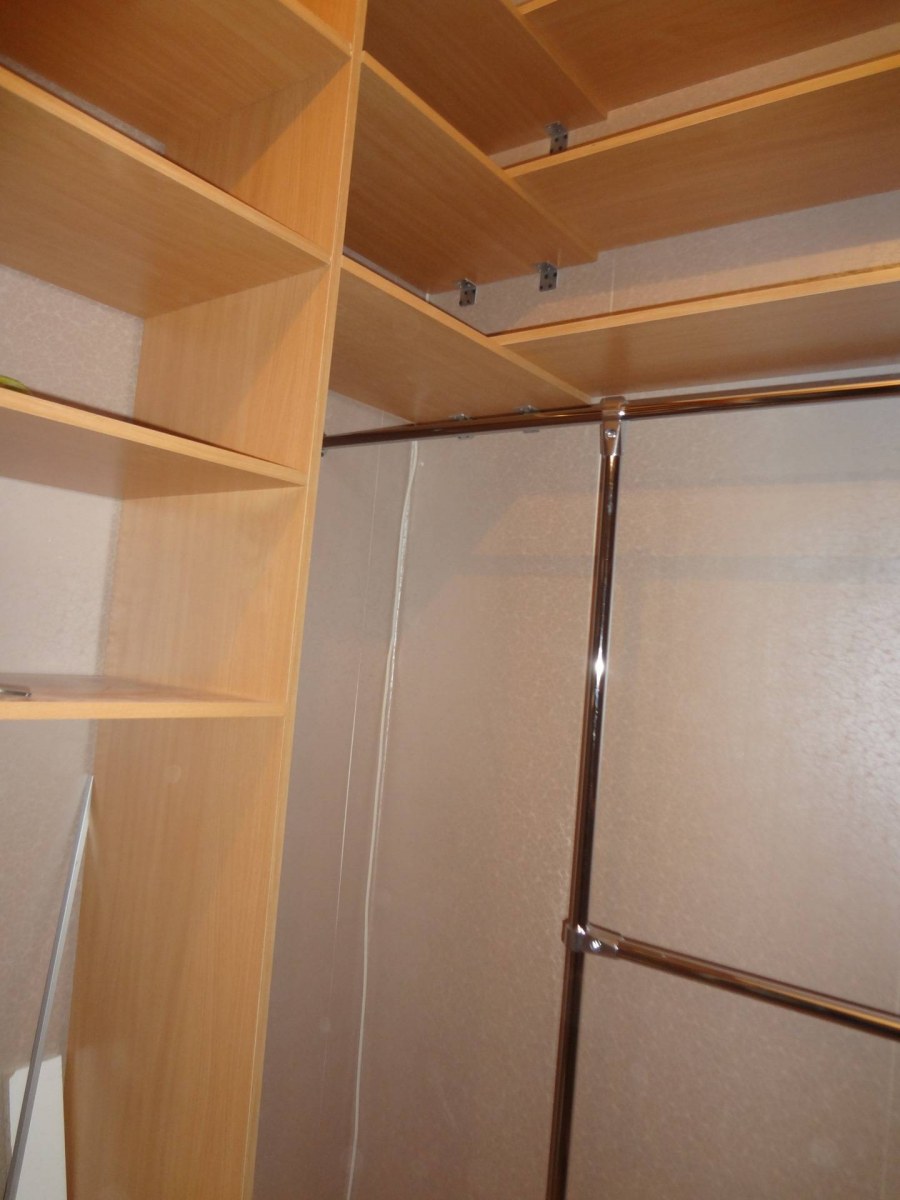 Гардеробная комната из кладовки