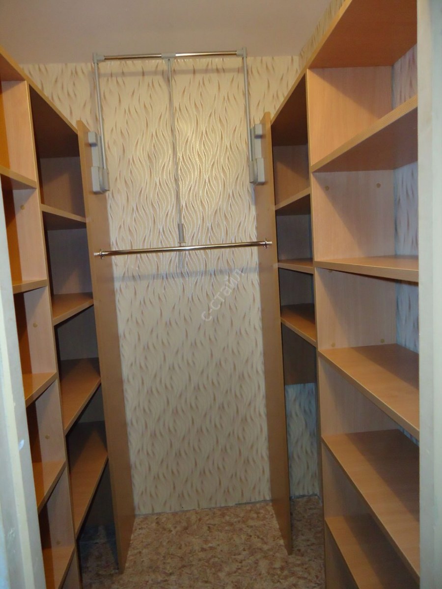 Гардеробная в кладовке