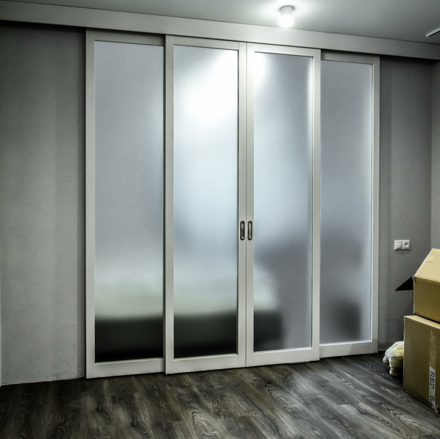 Раздвижная дверь межкомнатная четырехстворчатая