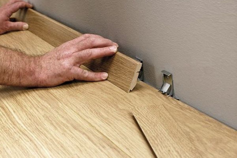 Крепление деревянного плинтуса