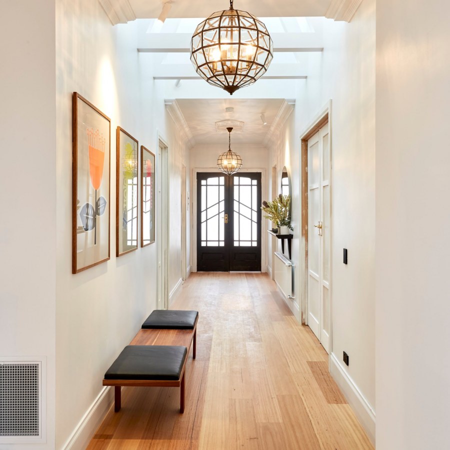 Люстра в длинный коридор