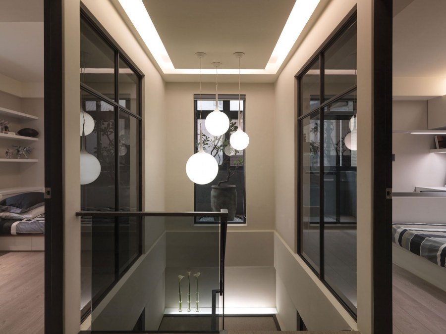 Светильники в коридоре квартиры