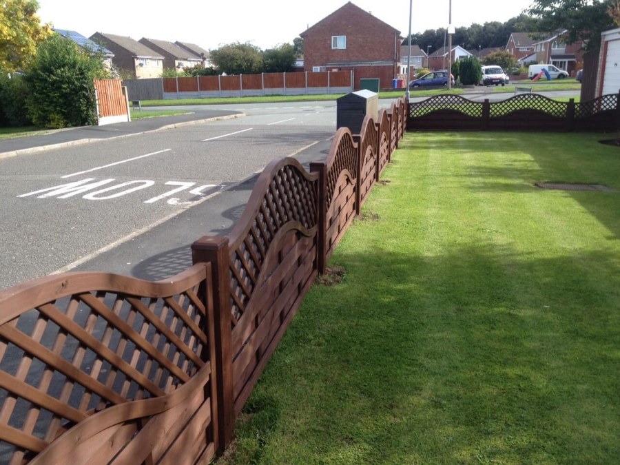 Невысокий забор на участке