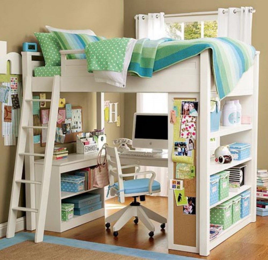 Комната с кроватью чердаком