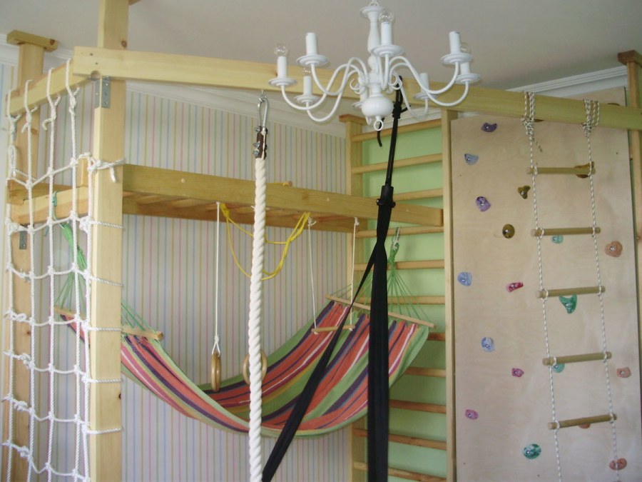 Канат в интерьере детской