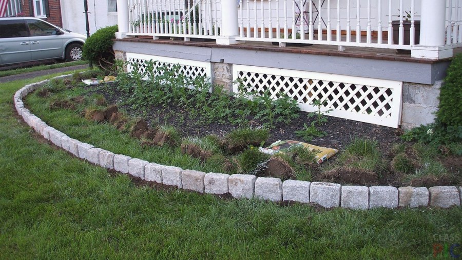 Цветник перед верандой