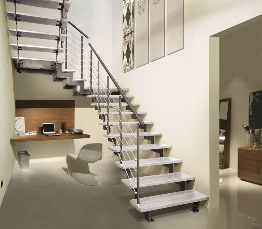 Трехмаршевая лестница на второй этаж