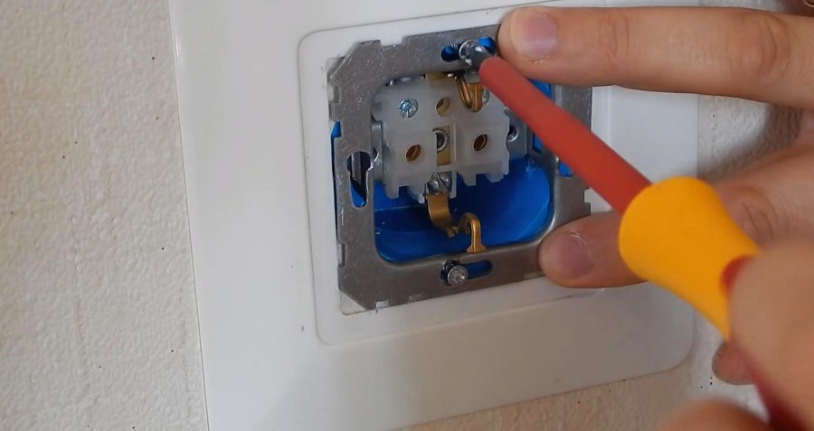 Розетка своими руками