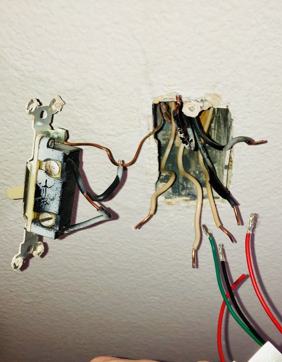 Выключатель света 3 провода