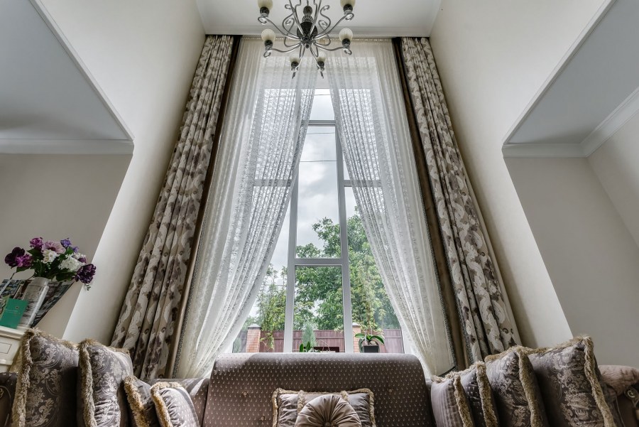 Шторы на высокий эркер