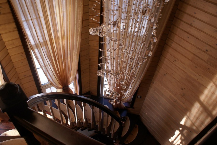 Шторы на лестничное окно