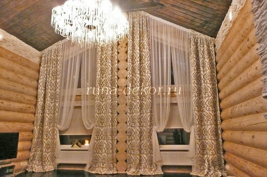 Шторы в деревянном доме со вторым светом