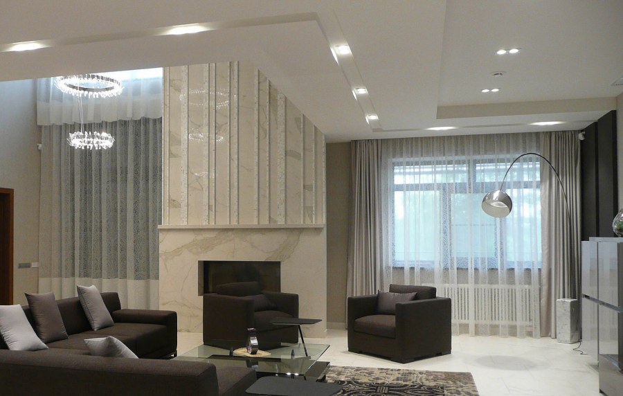 Шторы в гостиной со вторымсвето