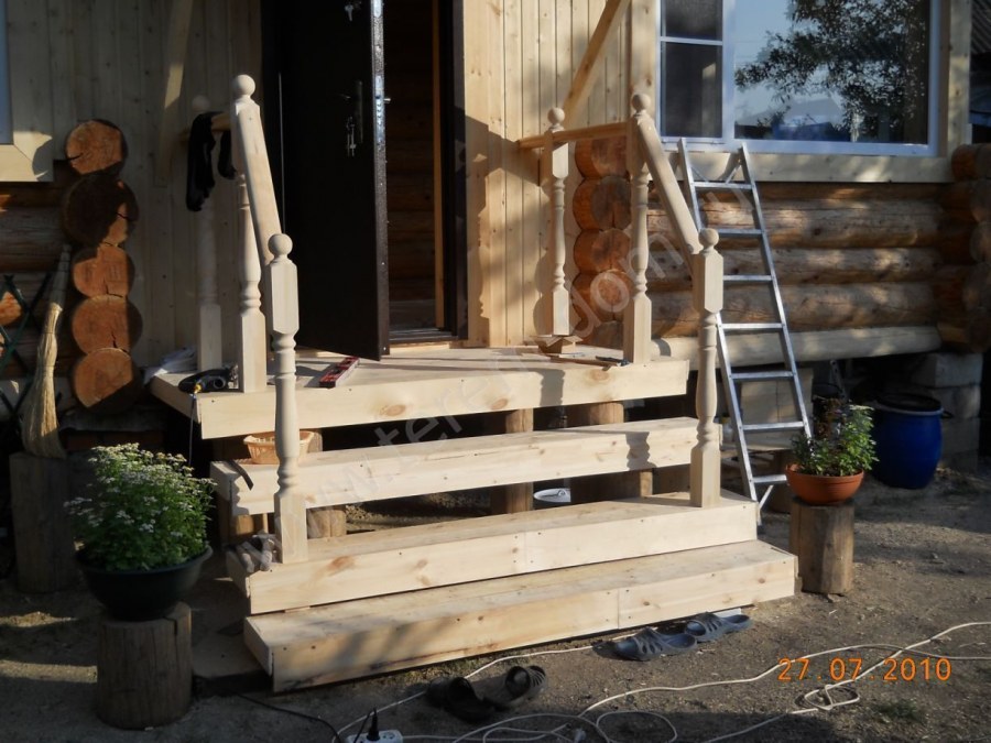 Скамья для крыльца