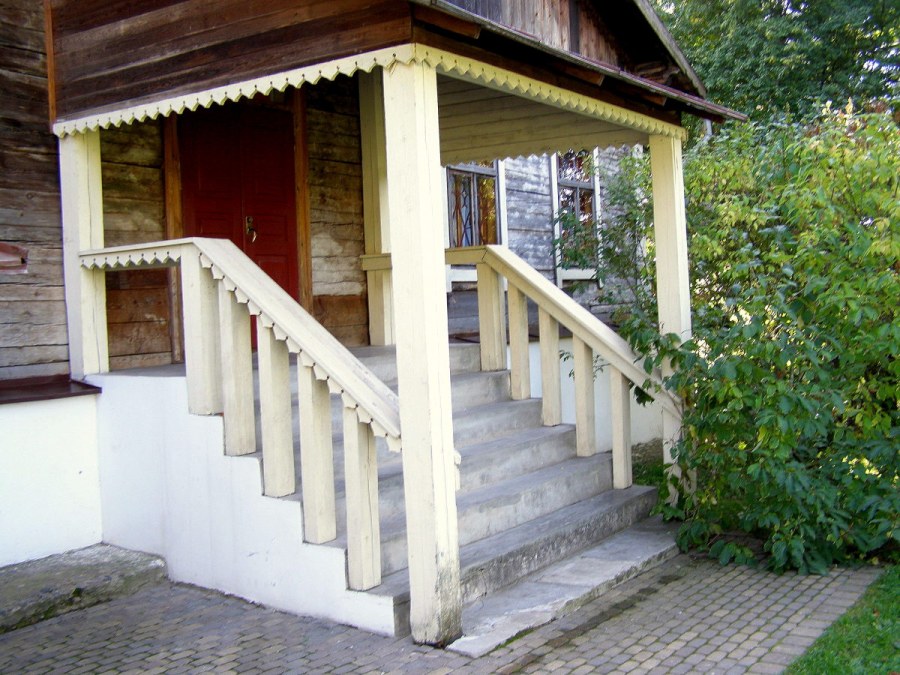 Крыльцо в деревенском доме