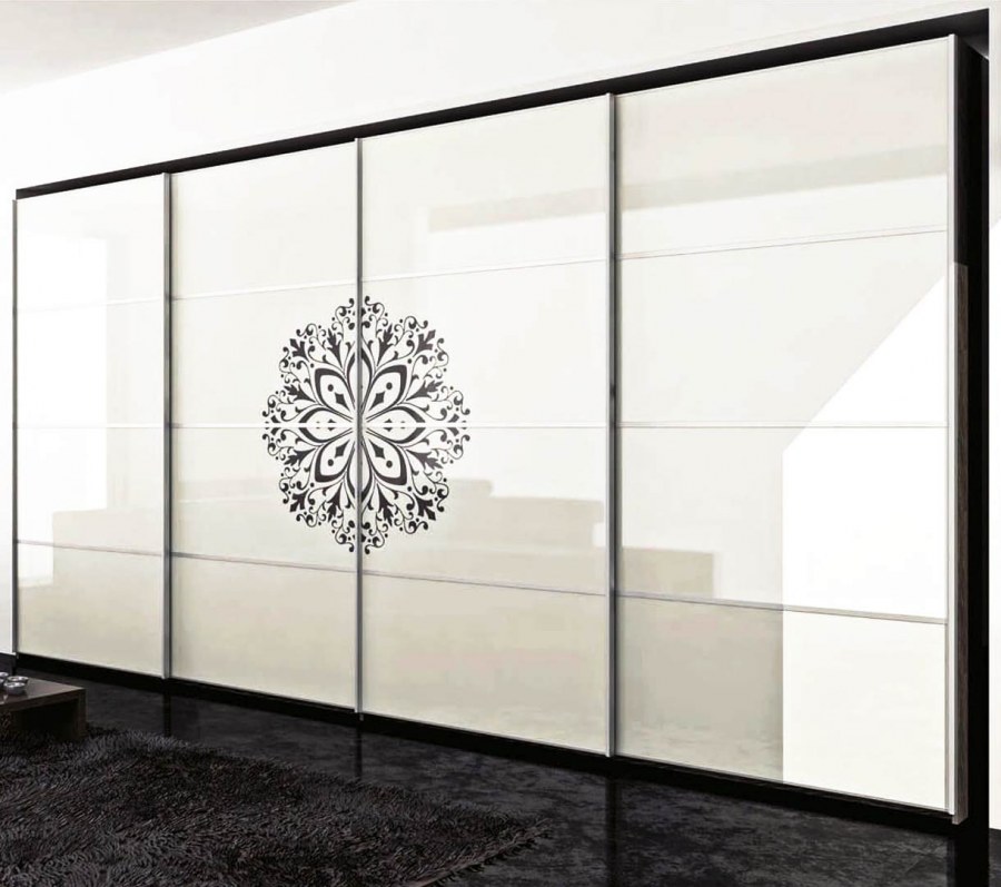 Двери купе с орнаментом