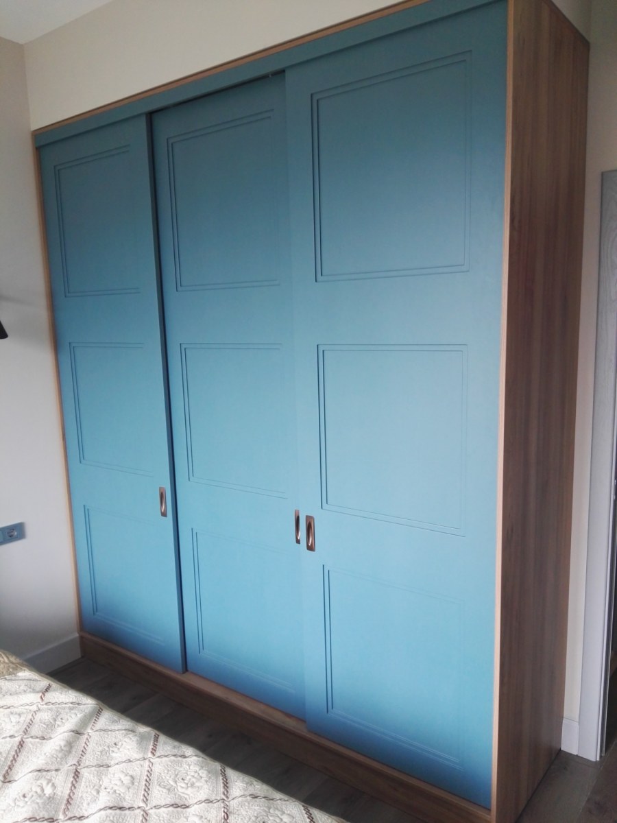 Шкафы из фанеры с крашеными фасадами