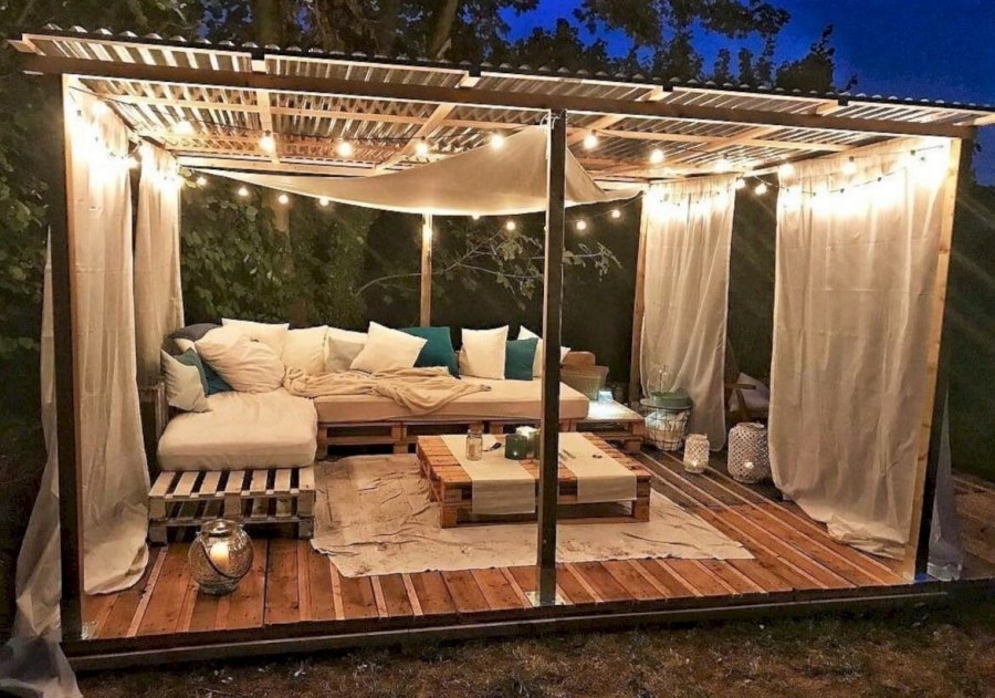 Беседка из поддонов для дачи