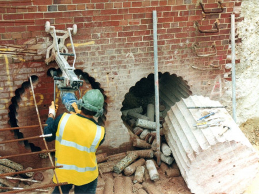 Пробивка отверстий в бетоне