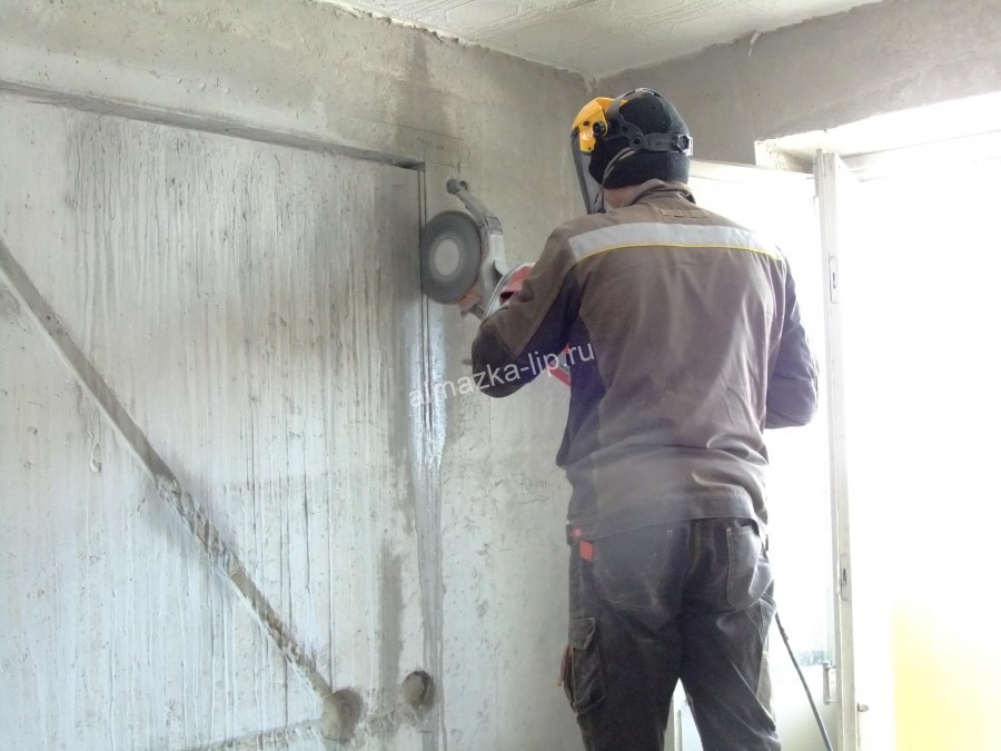 Штроба в месте установки дверного проема