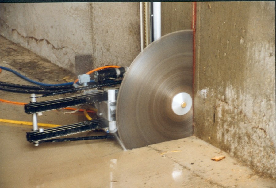 Алмазная резка глубиной 30см