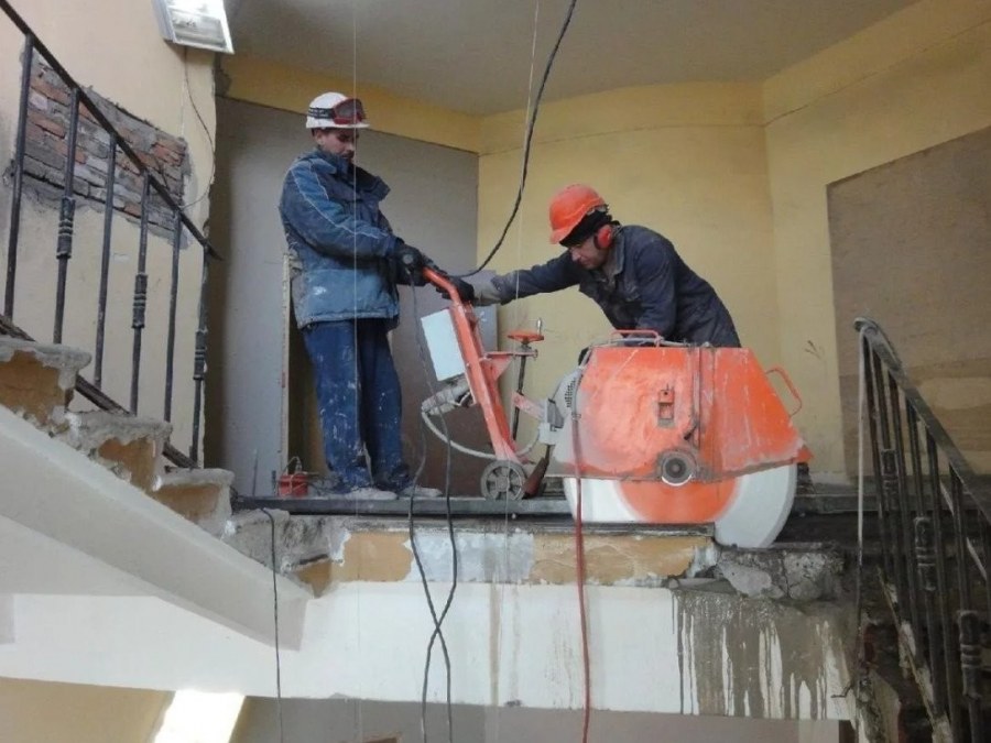 Резка бетонных стен