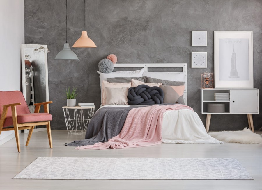 Пыльно розовый и серый в спальне