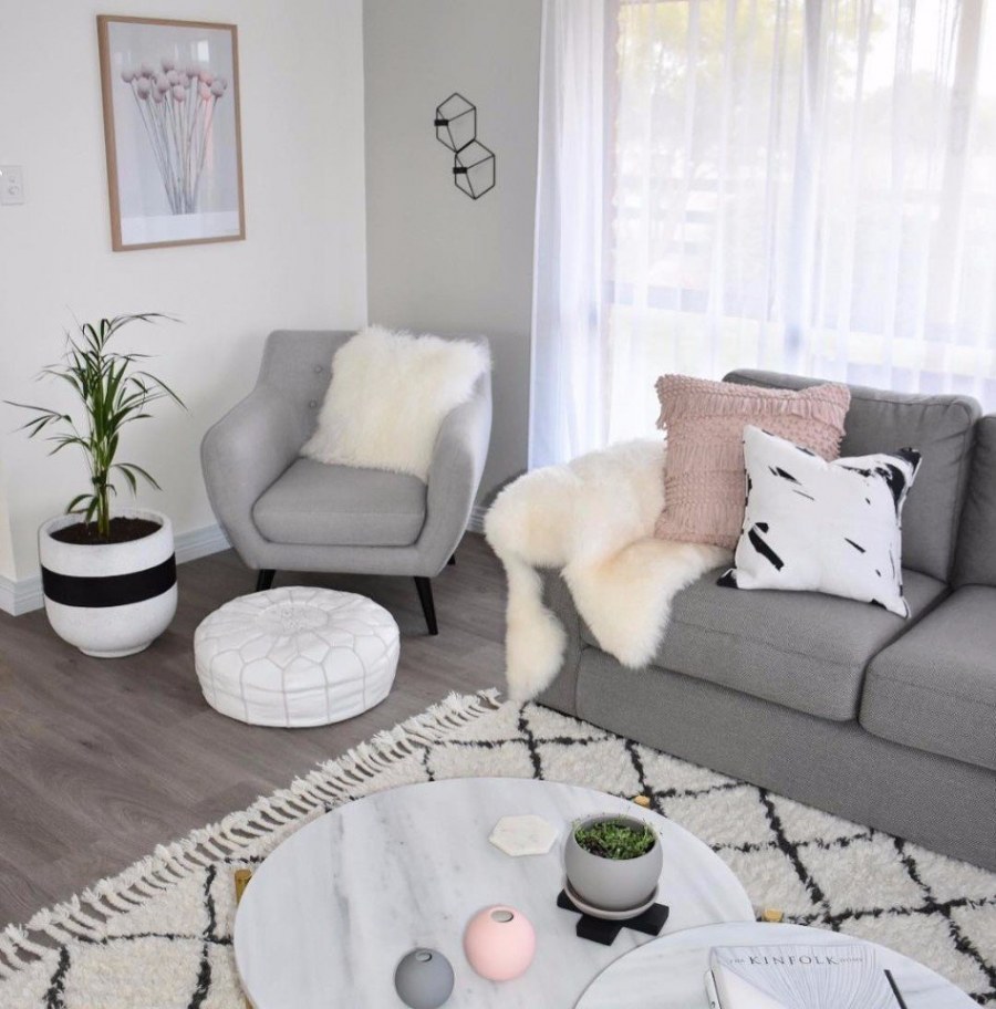 Белый серый розовый в интерьере