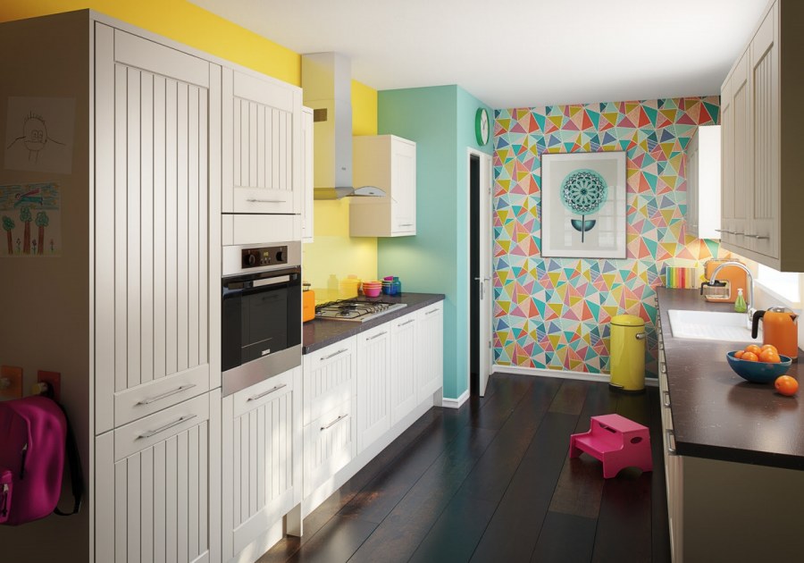 Телевизор над кухонным столом