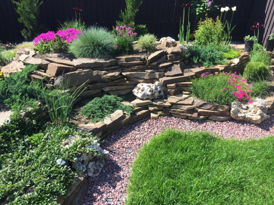 Рокарий горный ручей