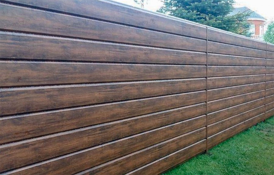 Сайдинг Эльбрус на заборе