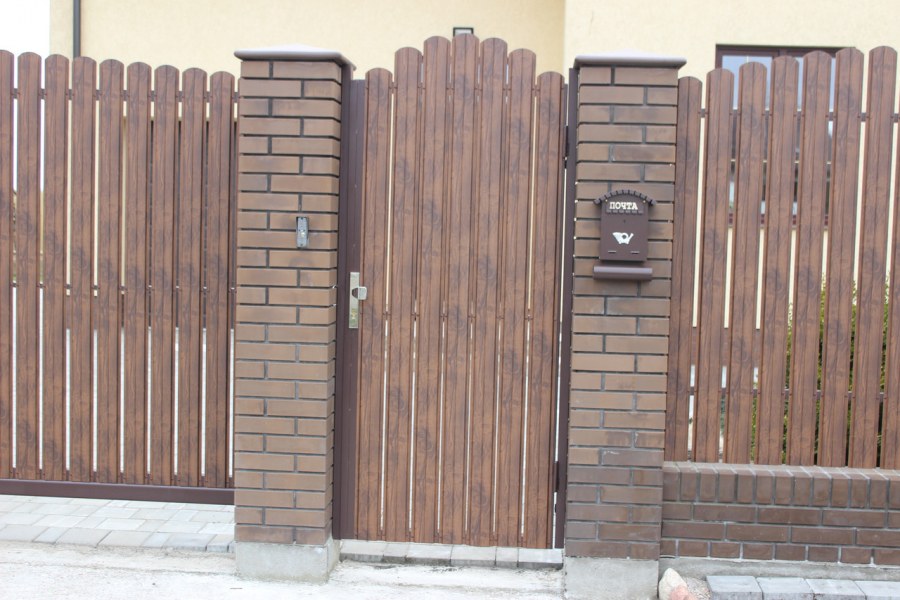 Забор из штакетника "евро ДШ-2,1"