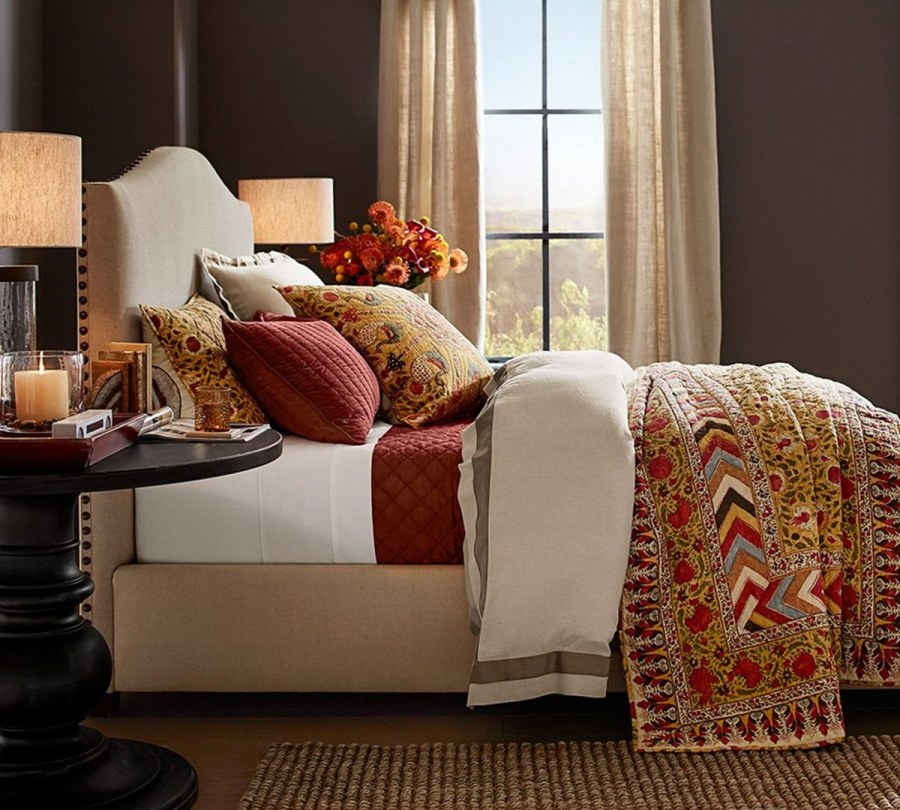 Осенний декор спальни