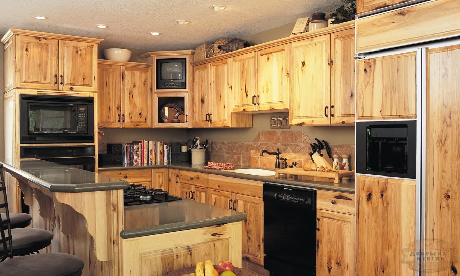 Кухонный гарнитур из массива сосны